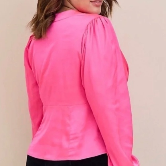 Torrid Size 26 / 4XL Barbie Pink Satin Blouse NWT - Picture 3 of 6